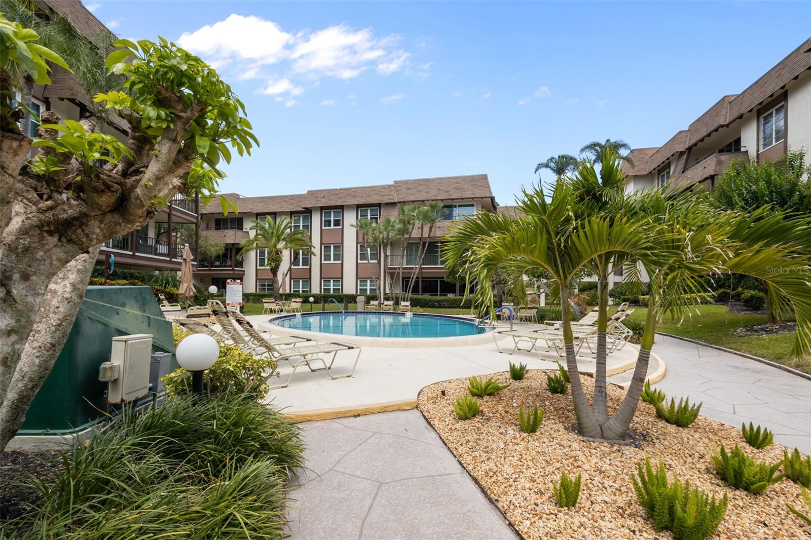 3021 COUNTRYSIDE BLVD #21A