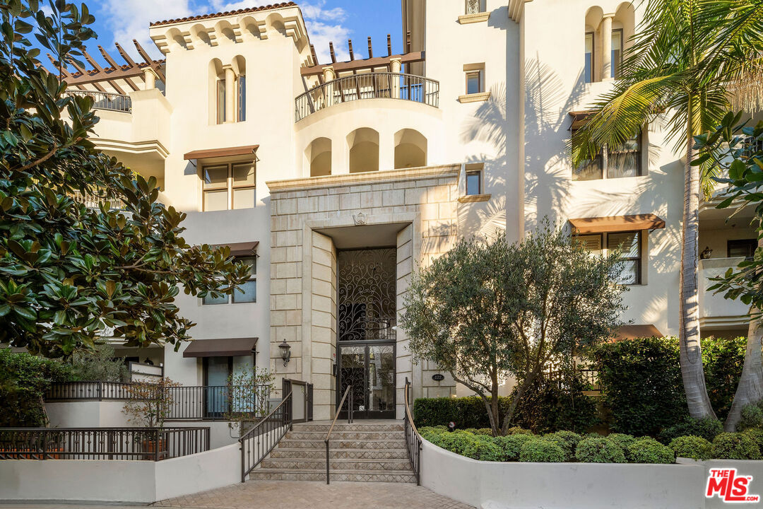 122 N Clark Dr Unit: 302