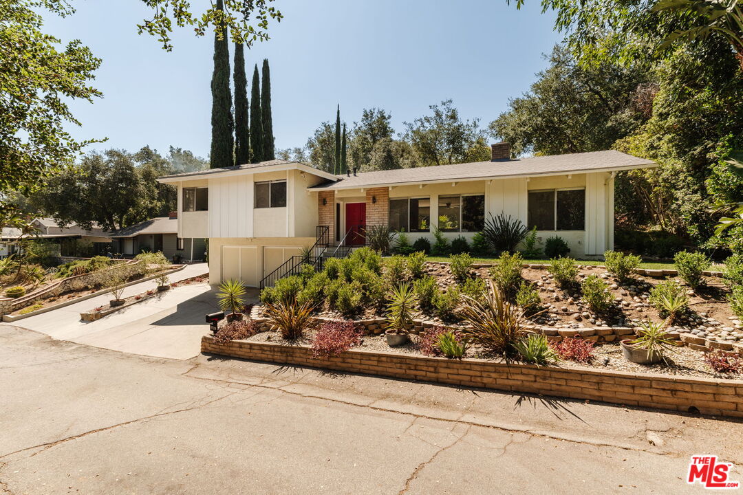 1728 Royal Blvd