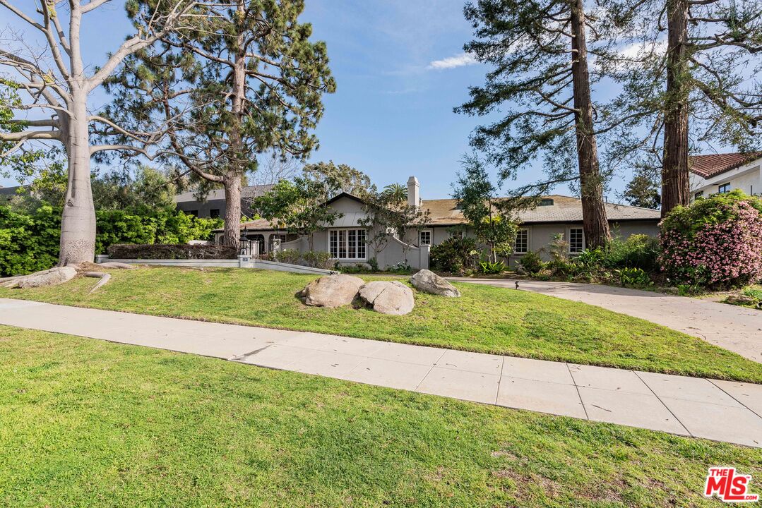 426 Georgina Ave