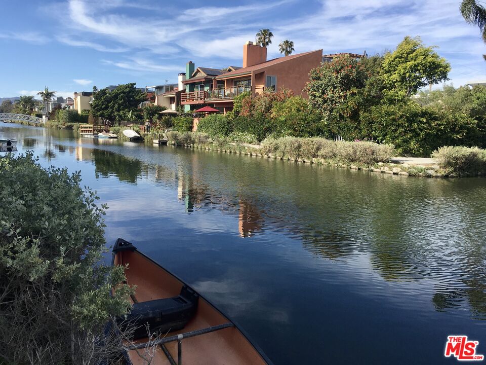 2512 Grand Canal