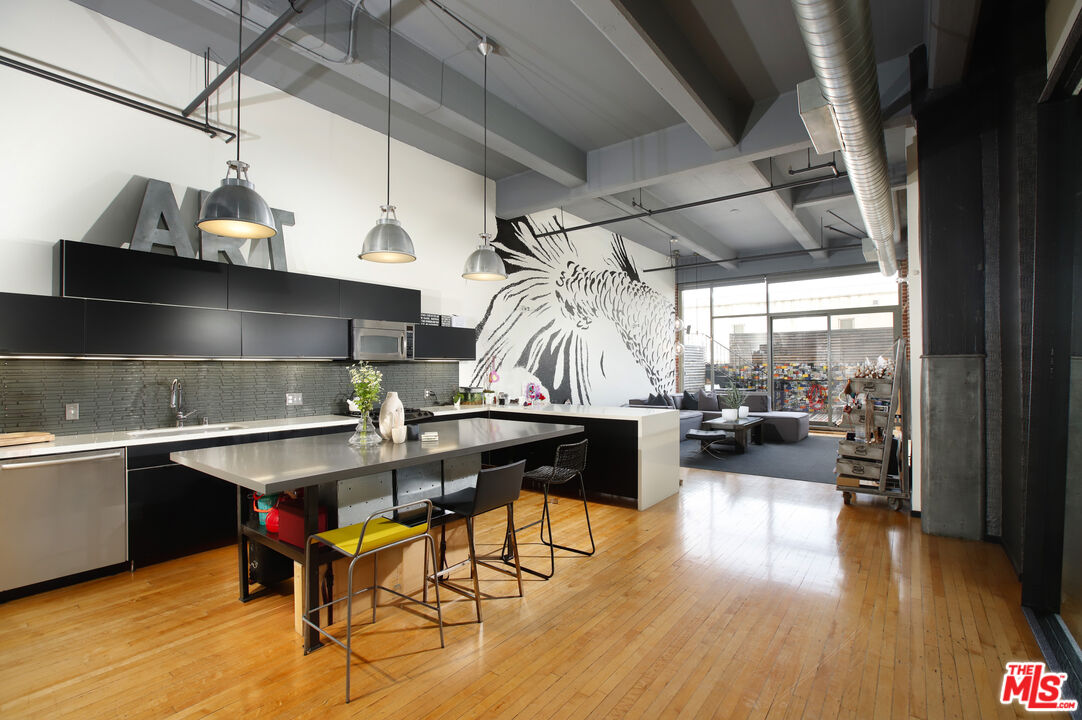1850 Industrial St Unit: 215