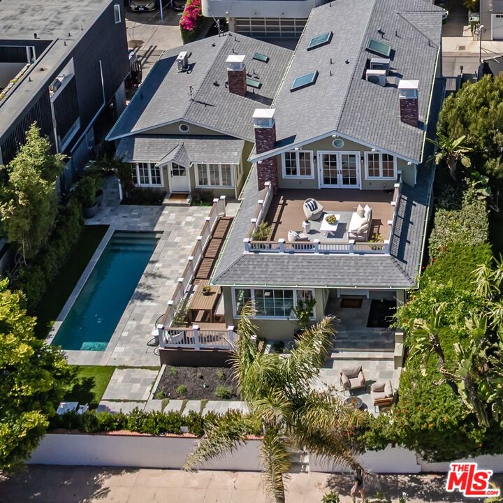 29 27th Ave