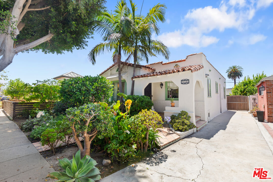 2735 Clyde Ave