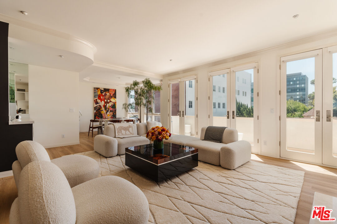 121 N Almont Dr Unit: 304
