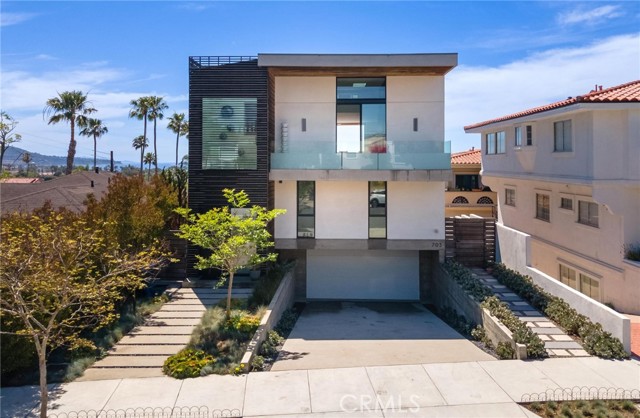 703 N Lucia