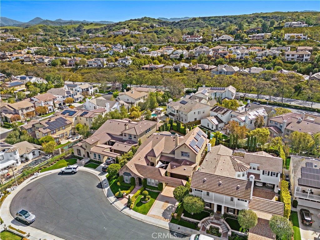 4 Hawthorne Lane