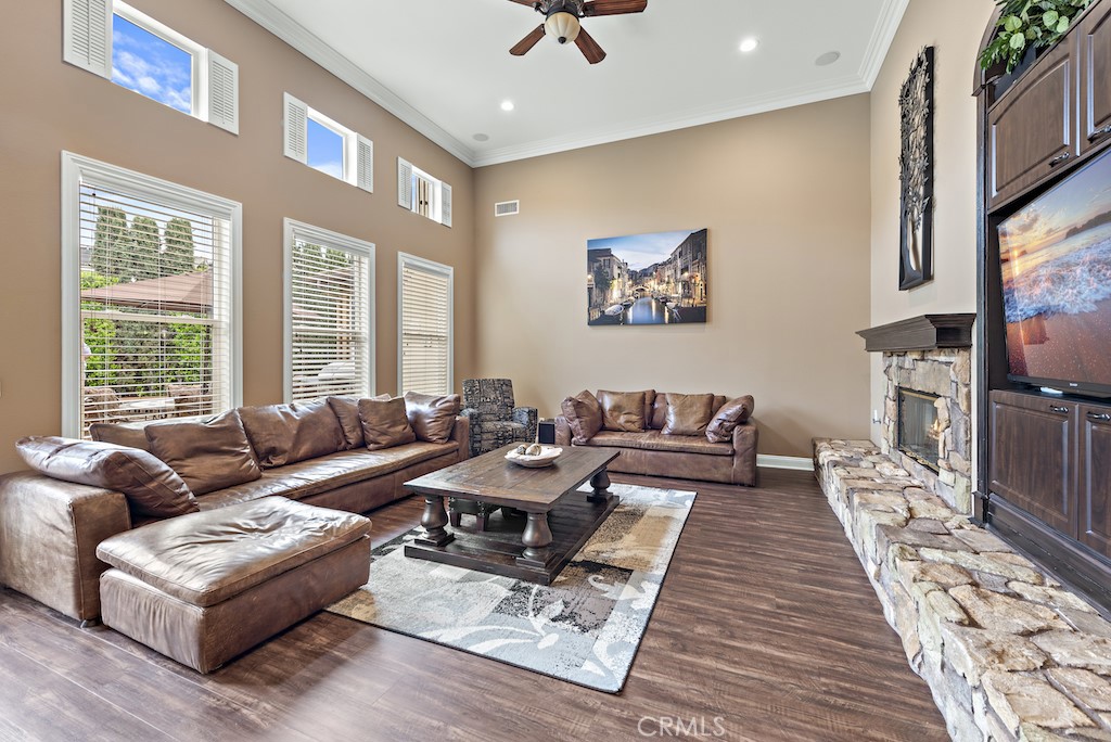 4 Hawthorne Lane