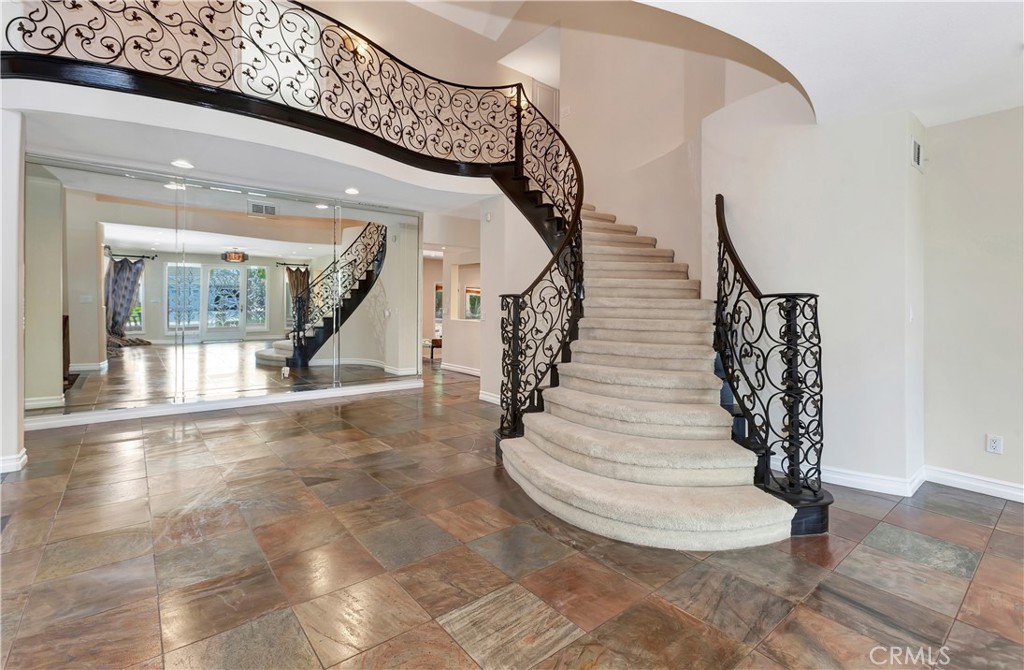 3140 E Bradbury Court