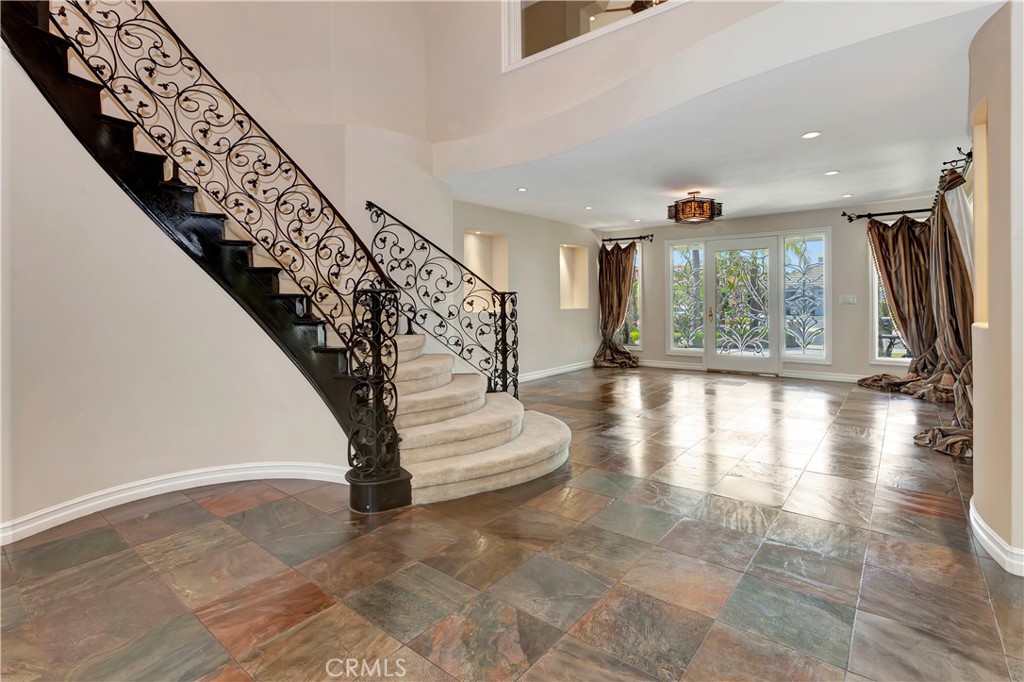 3140 E Bradbury Court