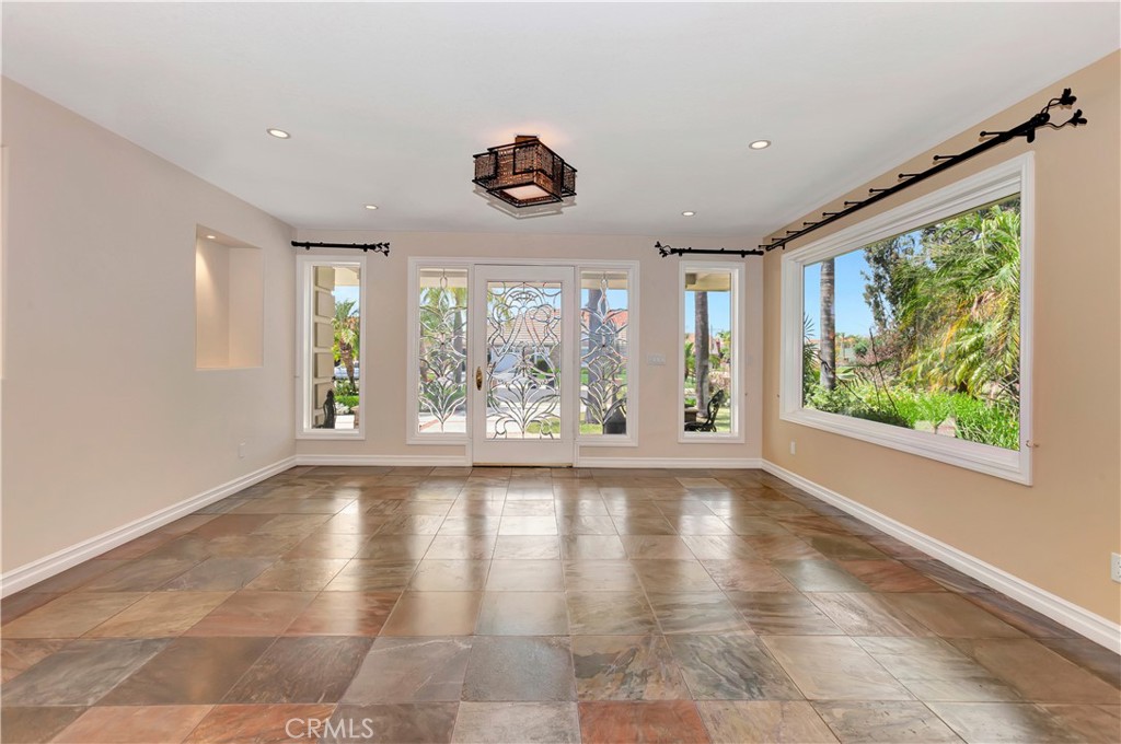 3140 E Bradbury Court