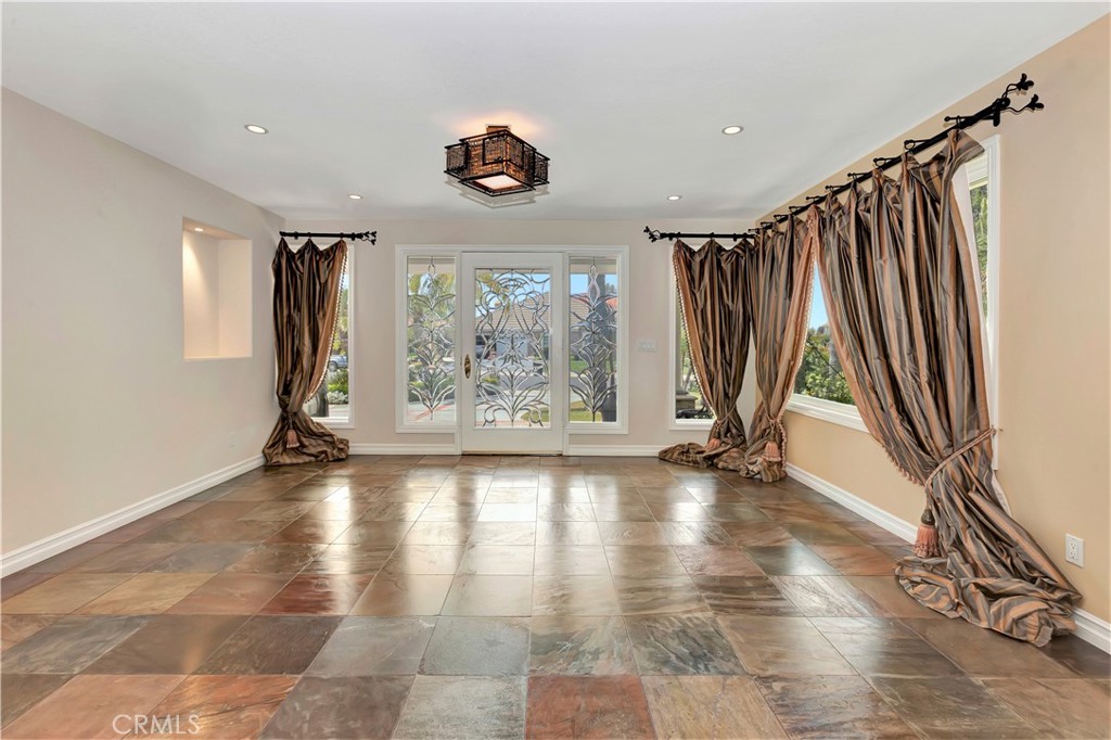 3140 E Bradbury Court