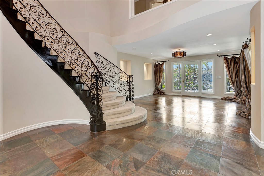 3140 E Bradbury Court