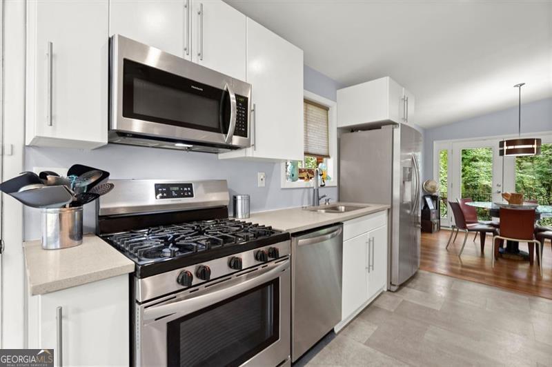595 COLLIER RIDGE