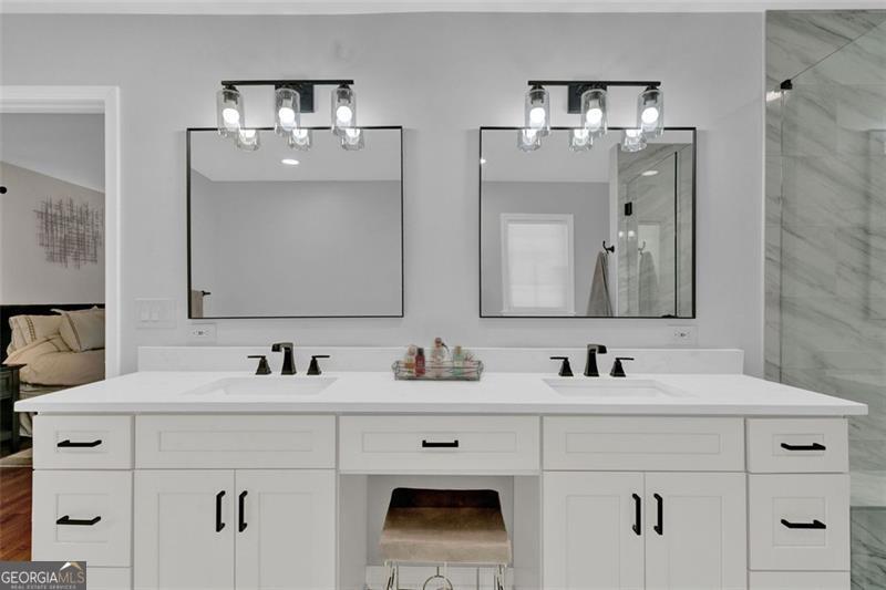 2580 FLEUR DE LIS PL