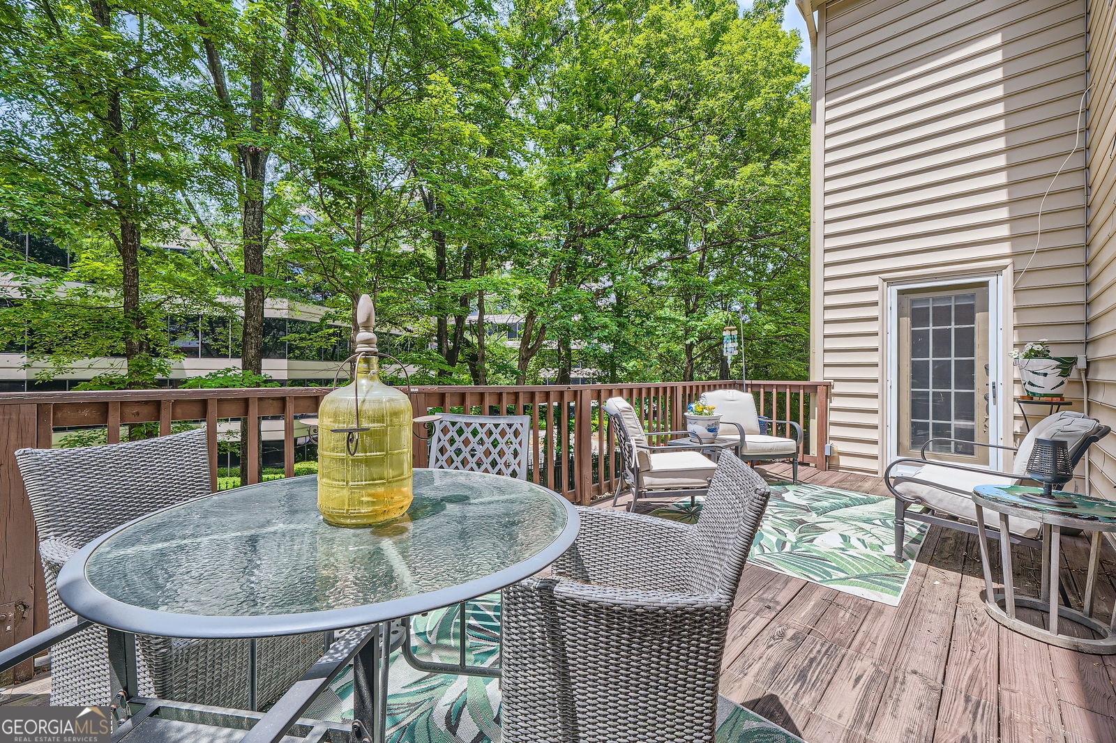 40 Ivy Chase NE