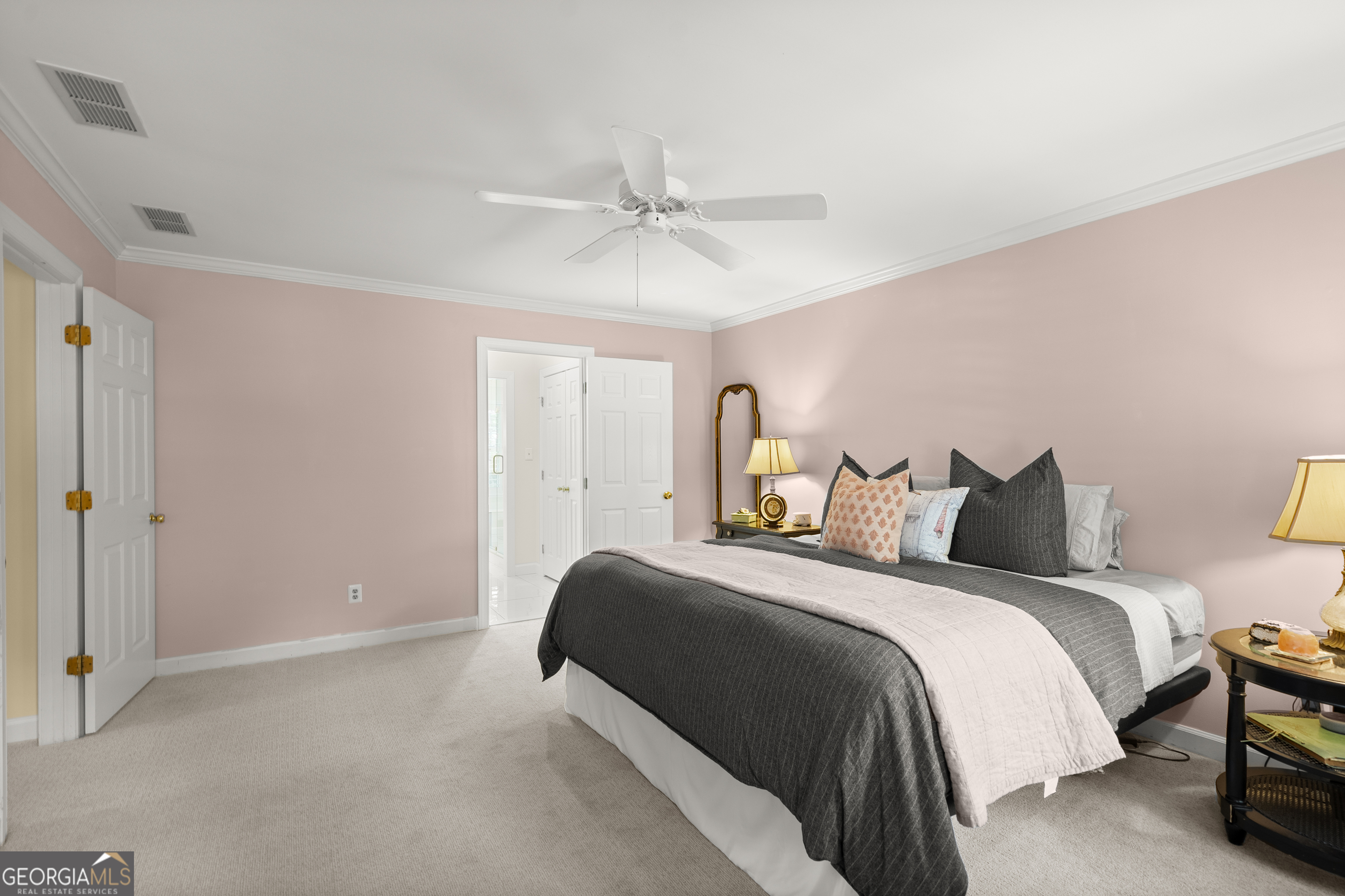 40 Ivy Chase NE