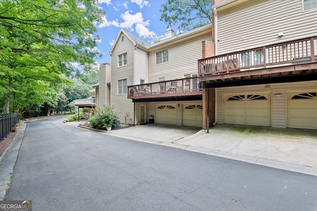 40 Ivy Chase NE