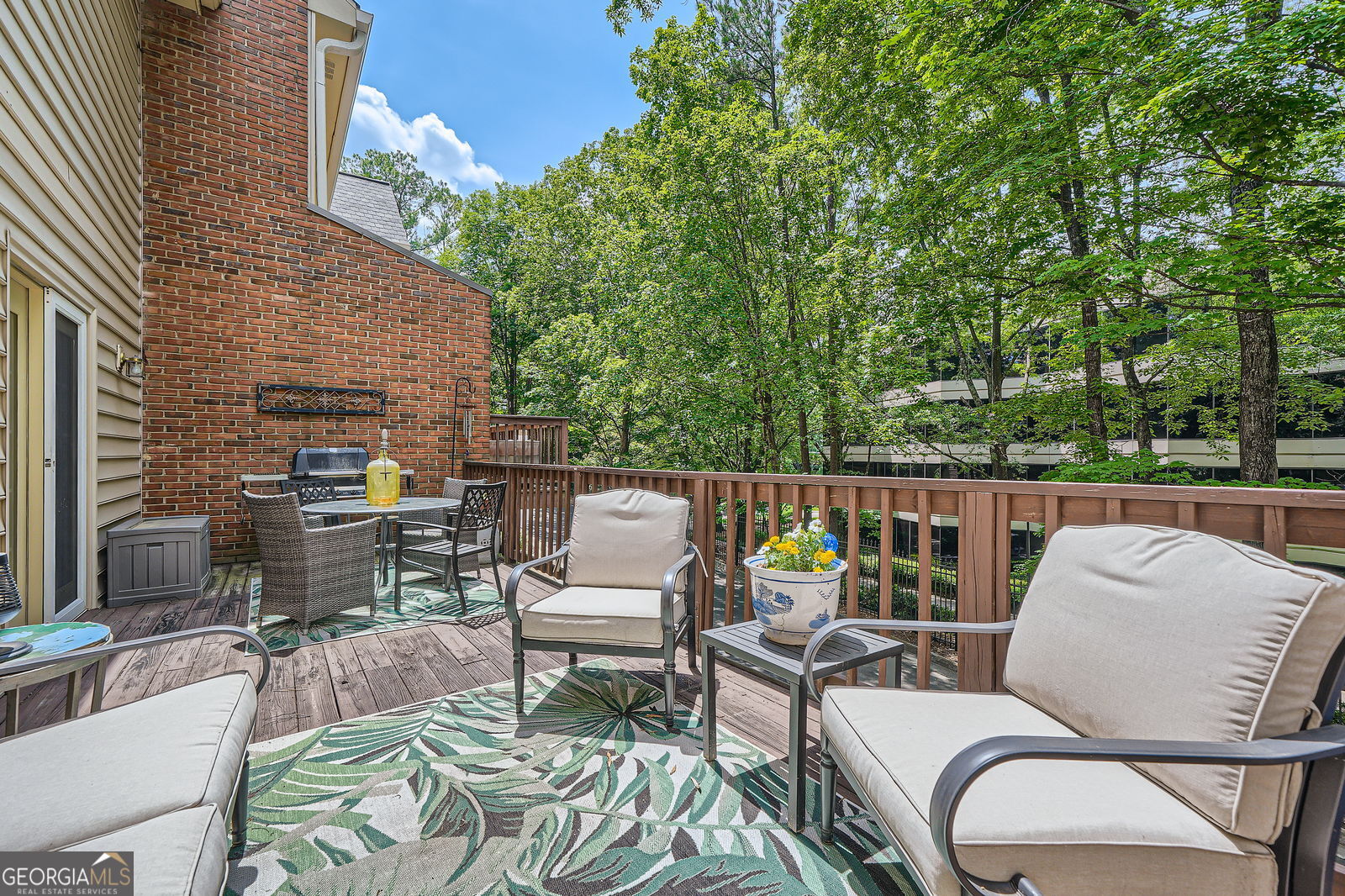 40 Ivy Chase NE