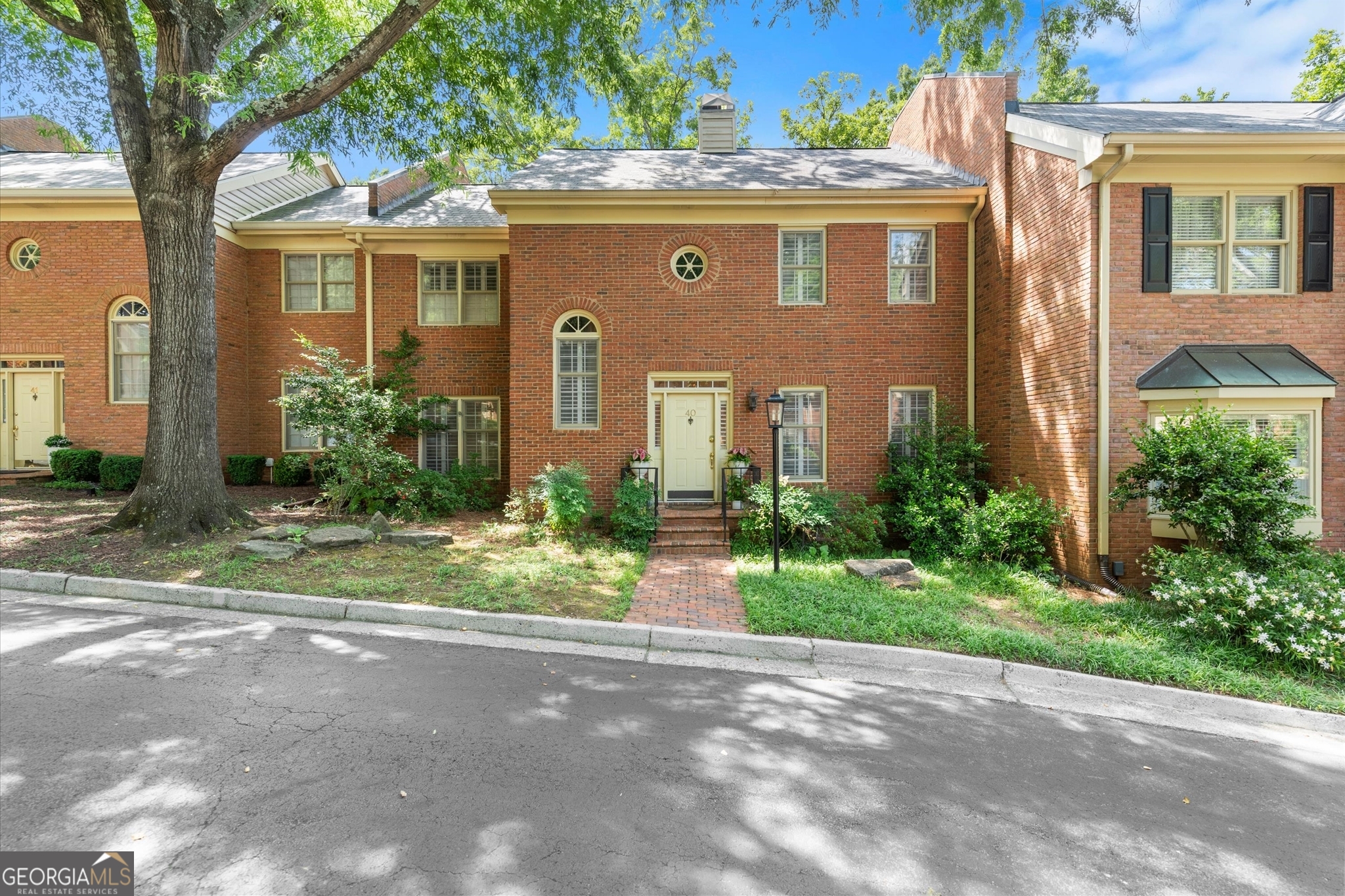 40 Ivy Chase NE