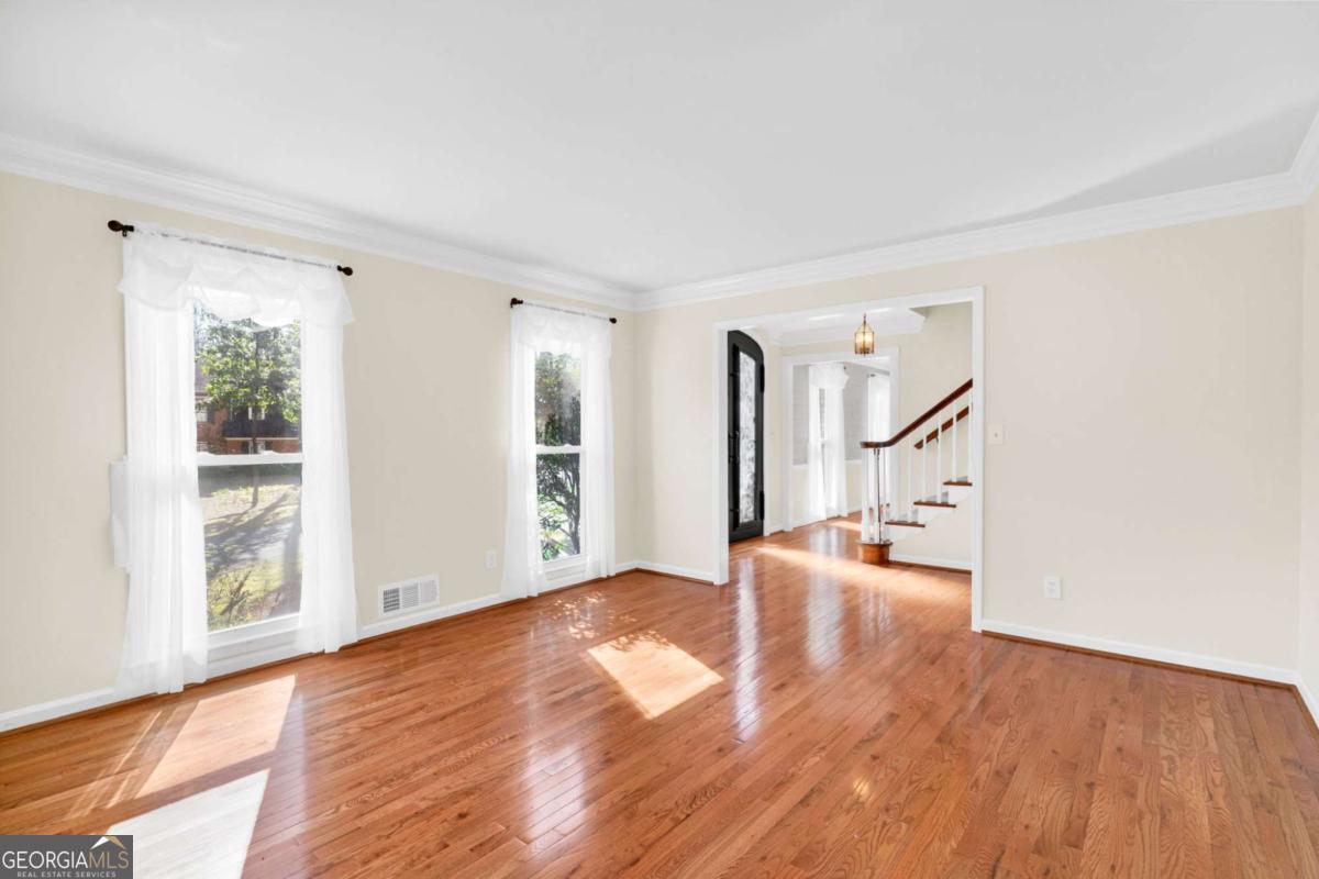 560 Park Lane SE