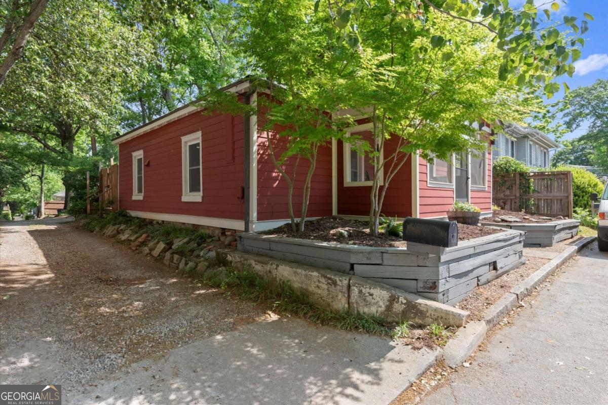 209 Hampshire Avenue