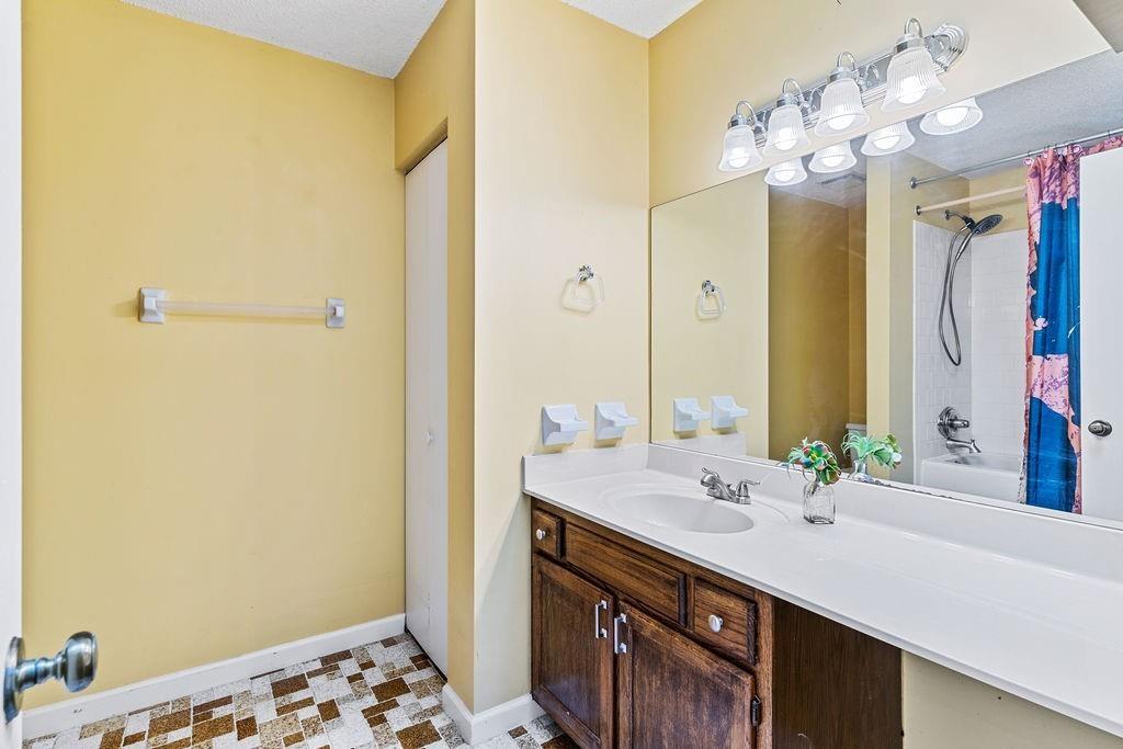 870 Bonnie Glen Drive SE