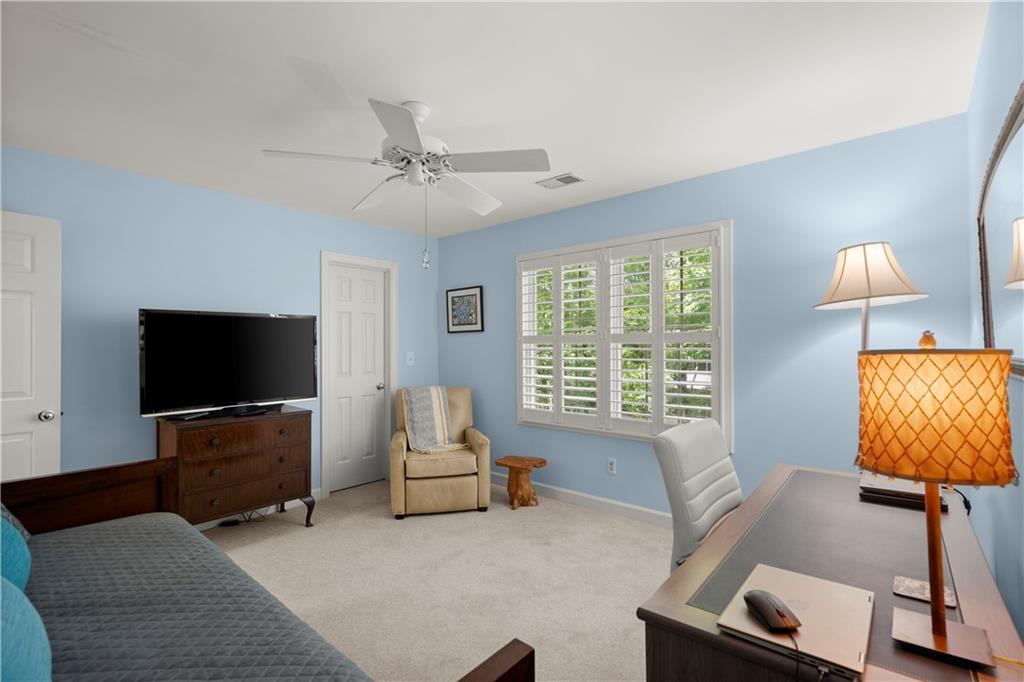 40 IVY CHASE NE