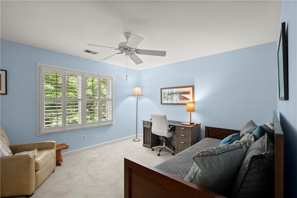 40 IVY CHASE NE