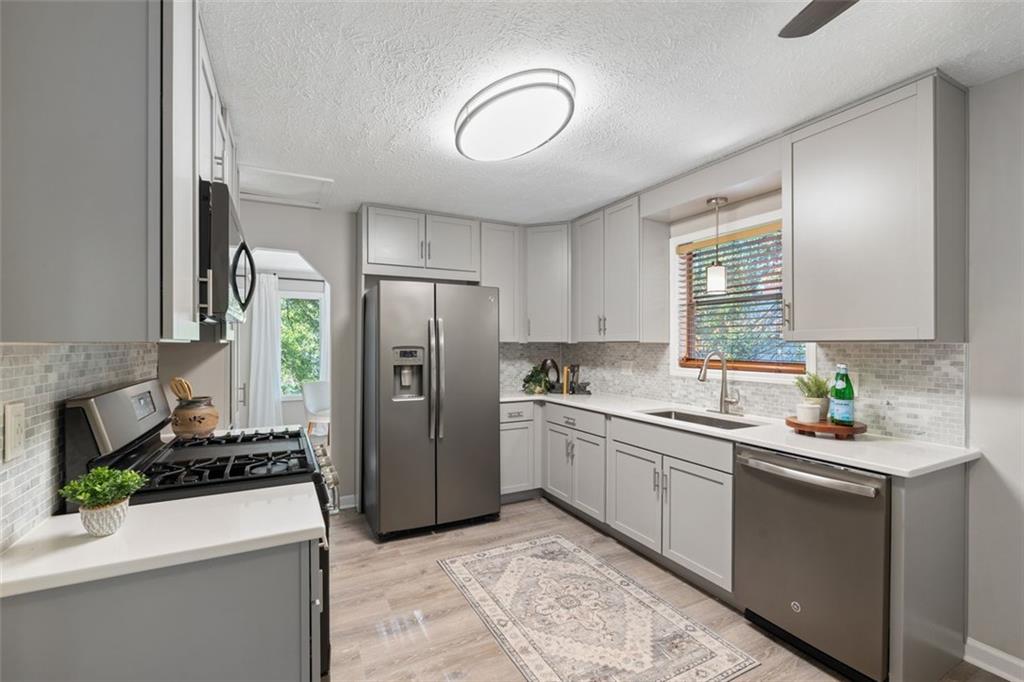 163 Castleair Court NE