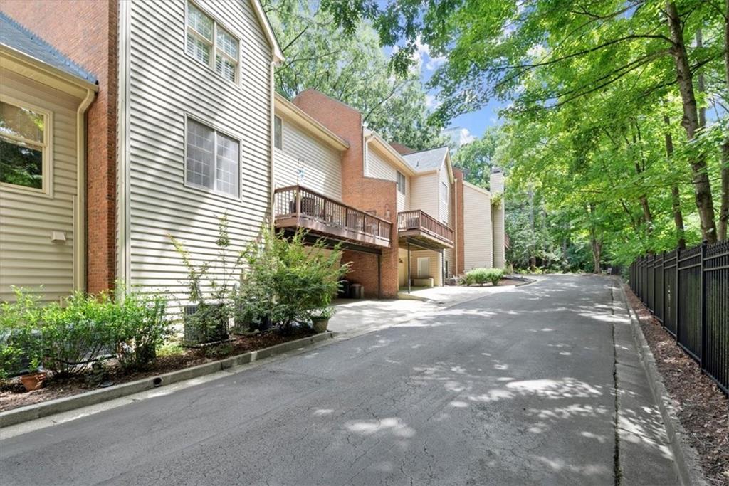40 Ivy Chase NE