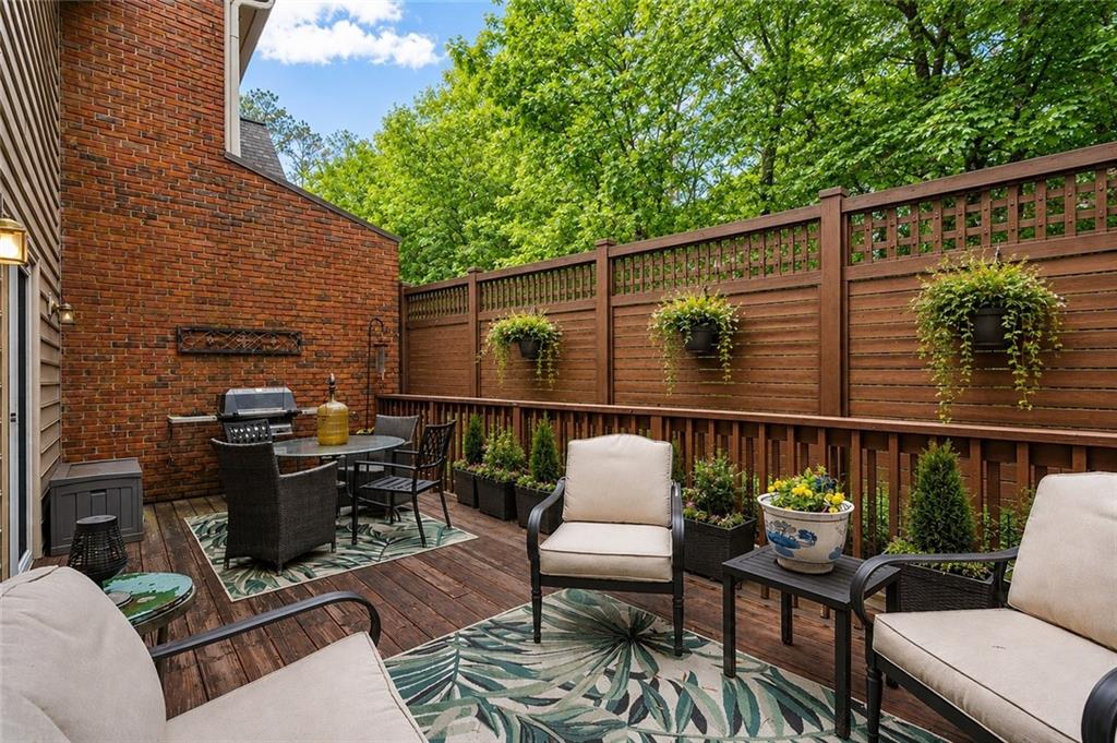 40 Ivy Chase NE
