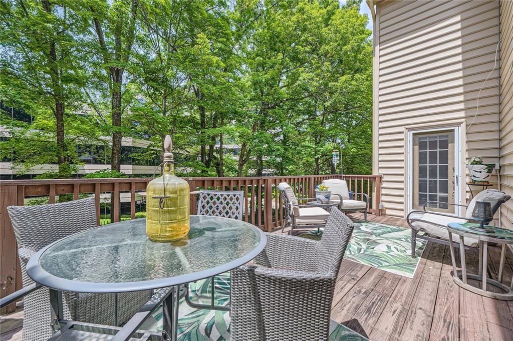 40 Ivy Chase NE
