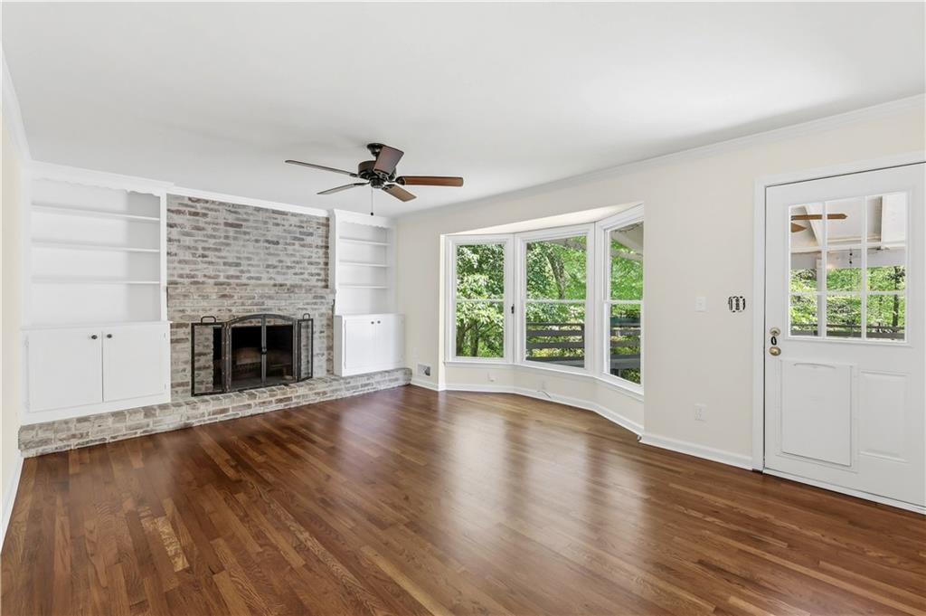 4905 Leisure Drive