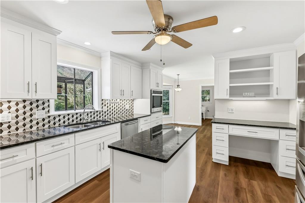 4905 Leisure Drive