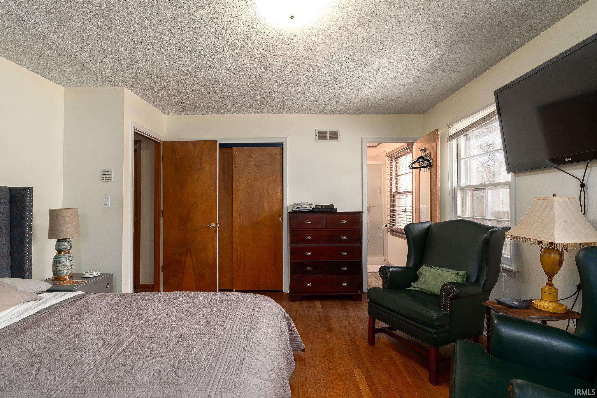 1105 Center Street