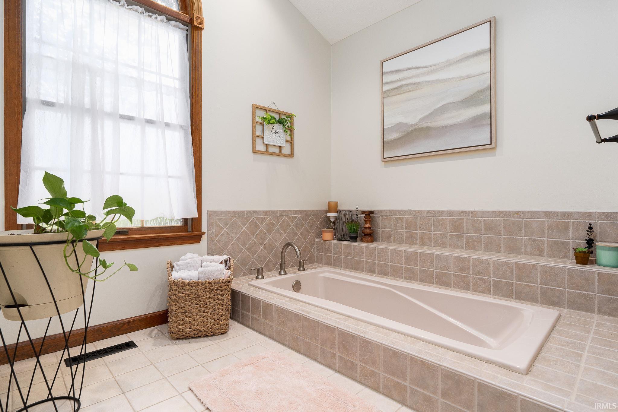 5523 Blackberry Lane