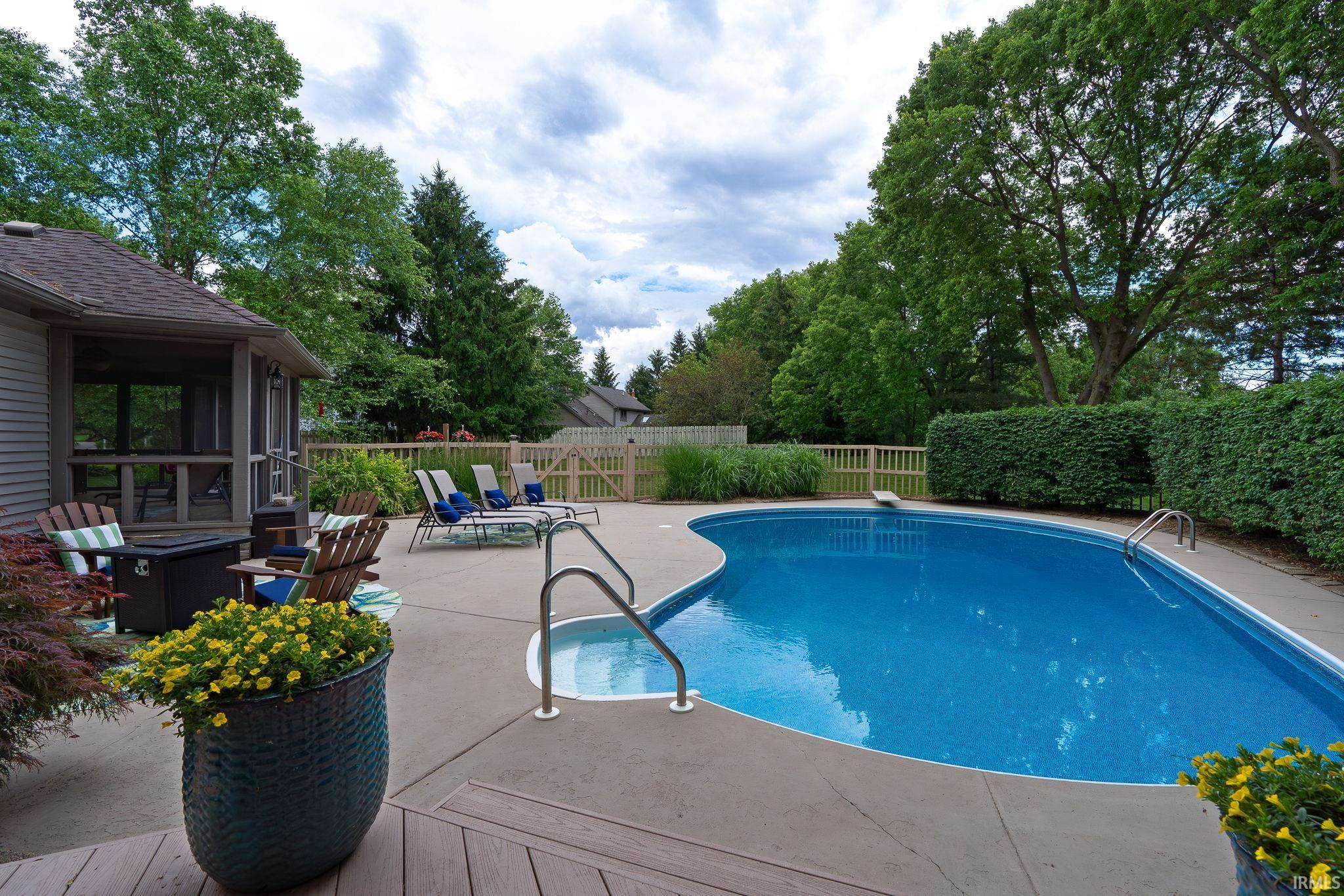 5523 Blackberry Lane