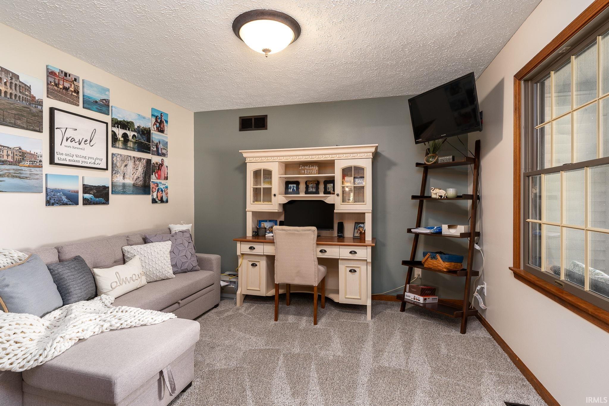 5523 Blackberry Lane