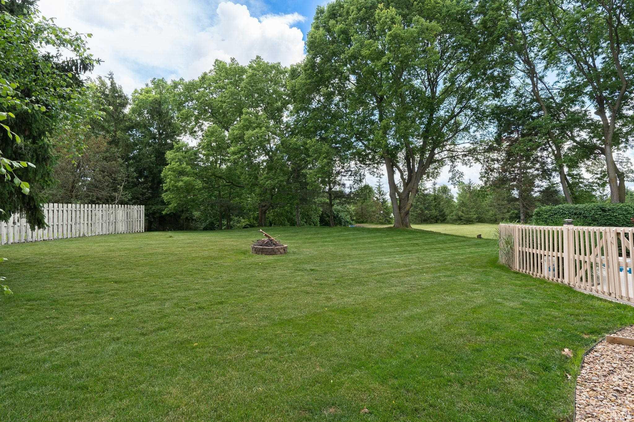 5523 Blackberry Lane