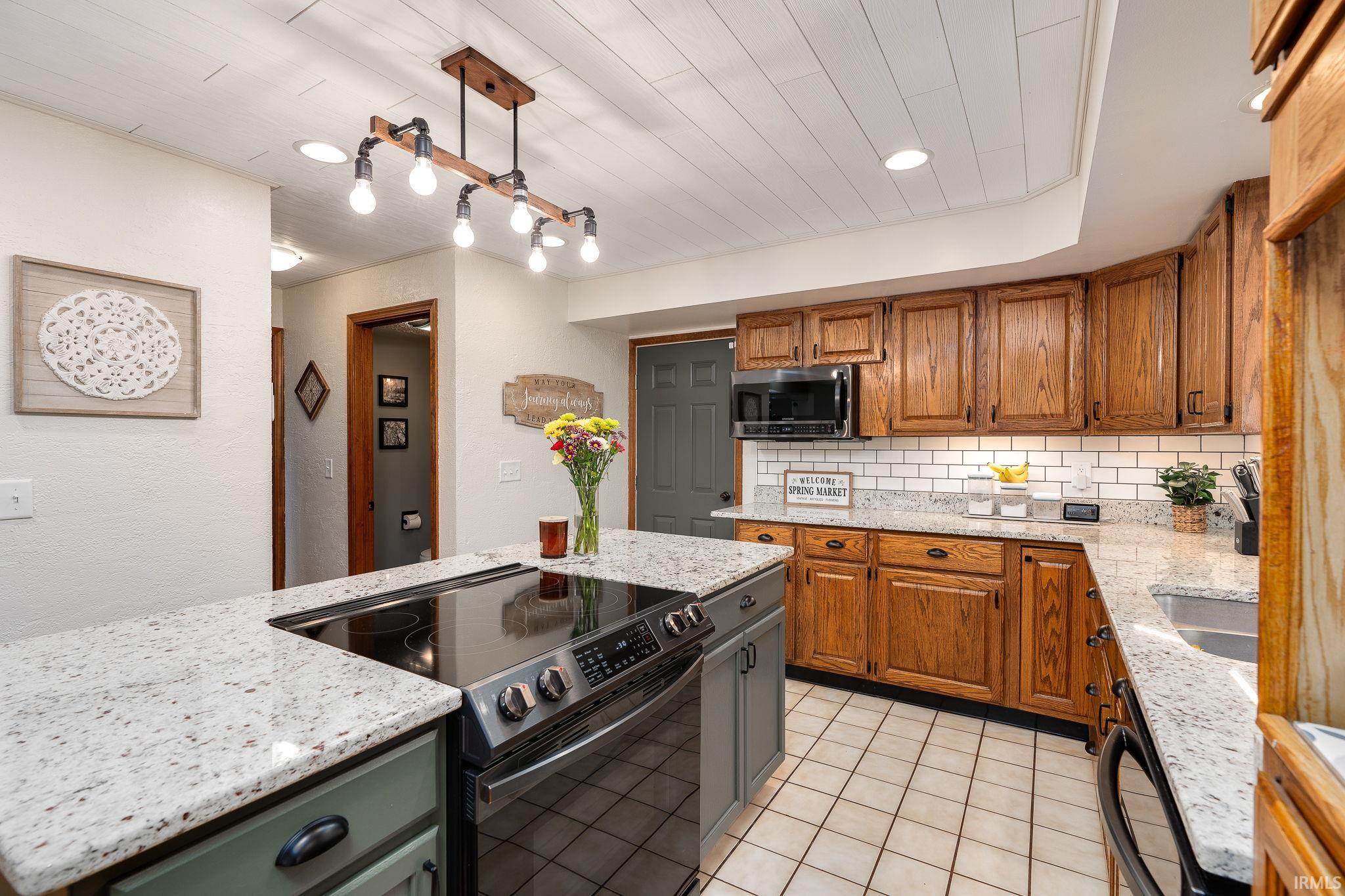 5523 Blackberry Lane