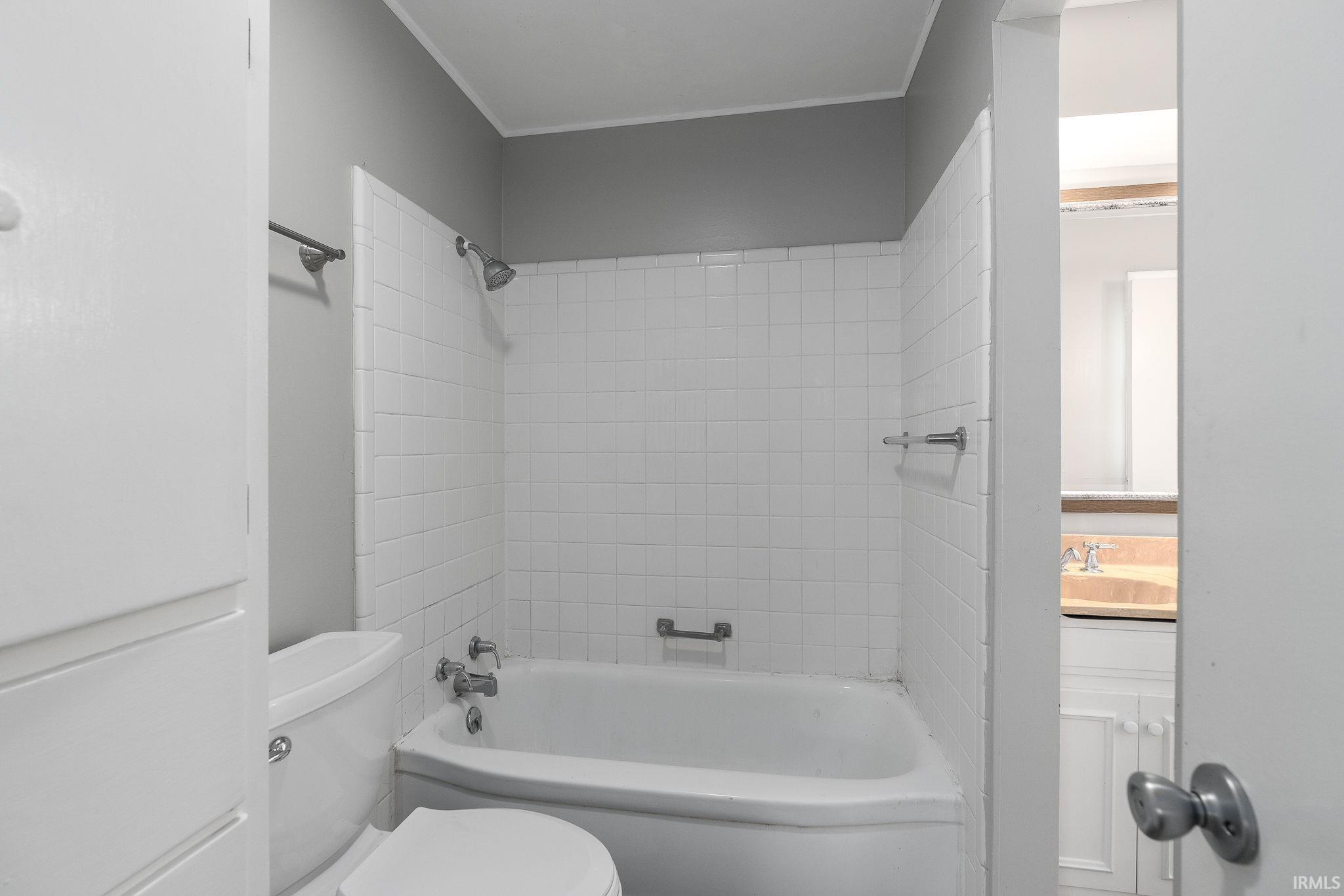 2240 Miami Trail