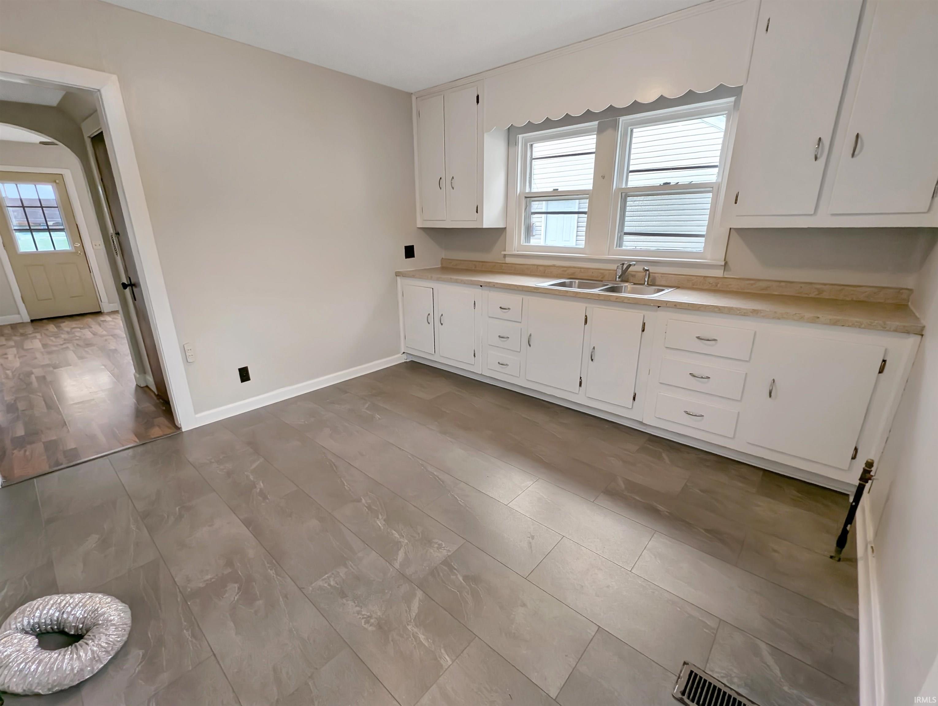 952 Rossville Ave