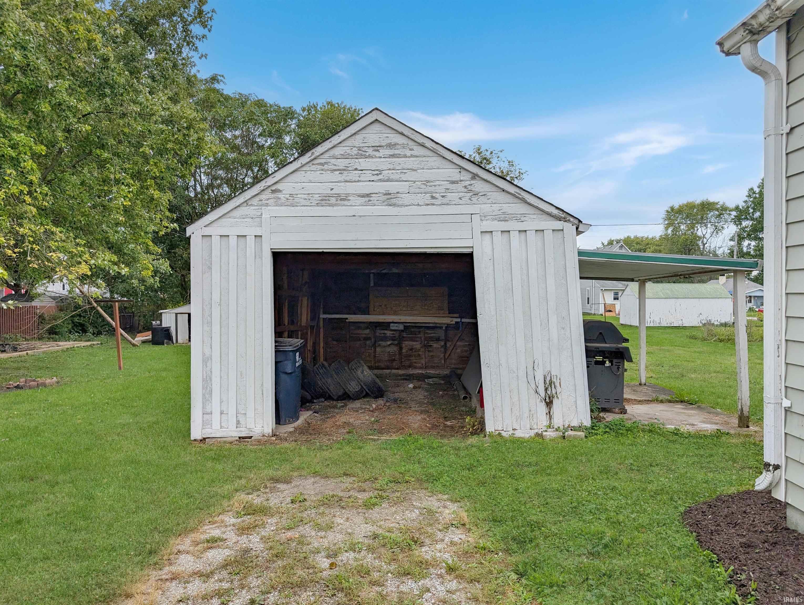 952 Rossville Ave
