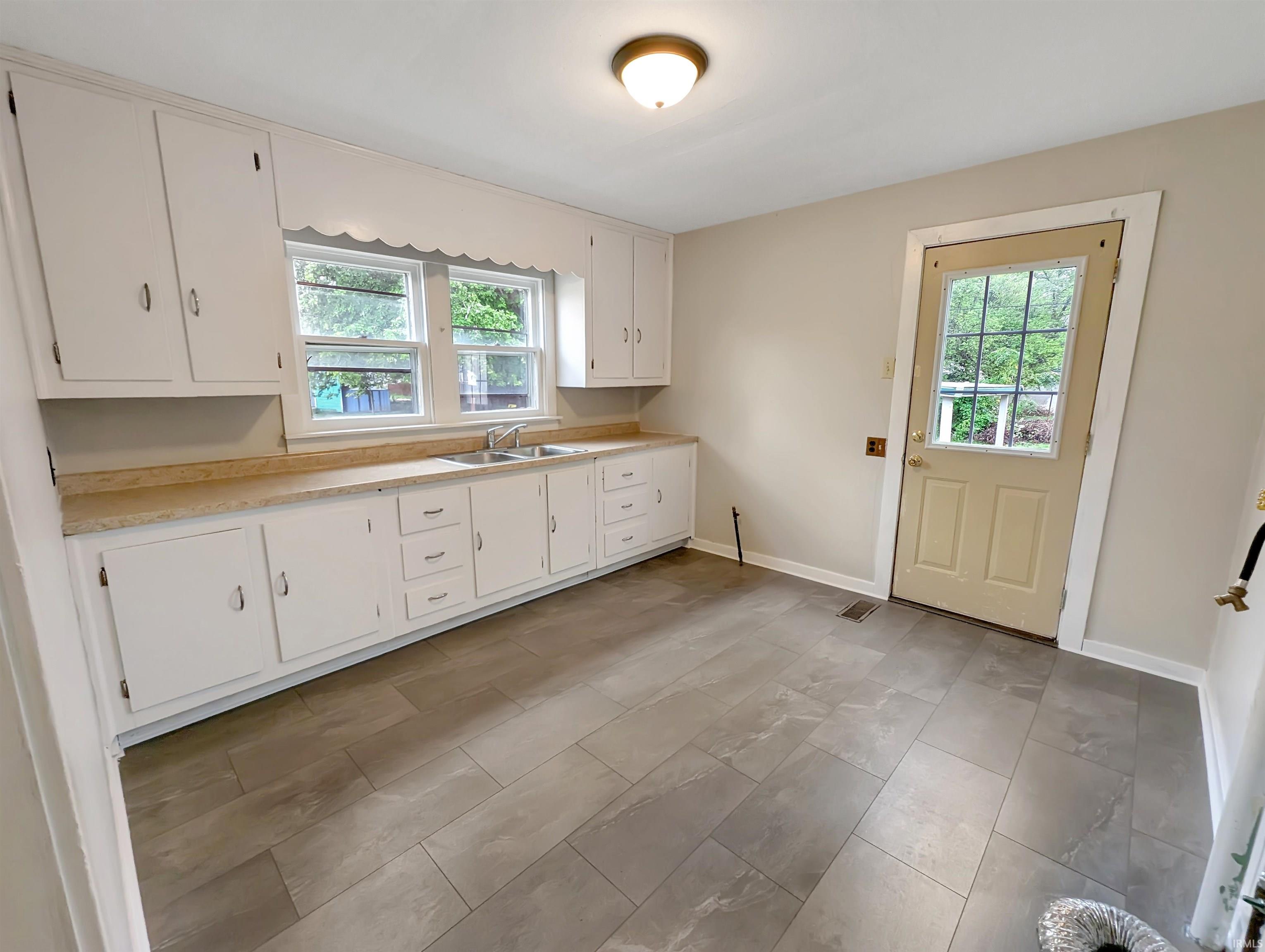 952 Rossville Ave