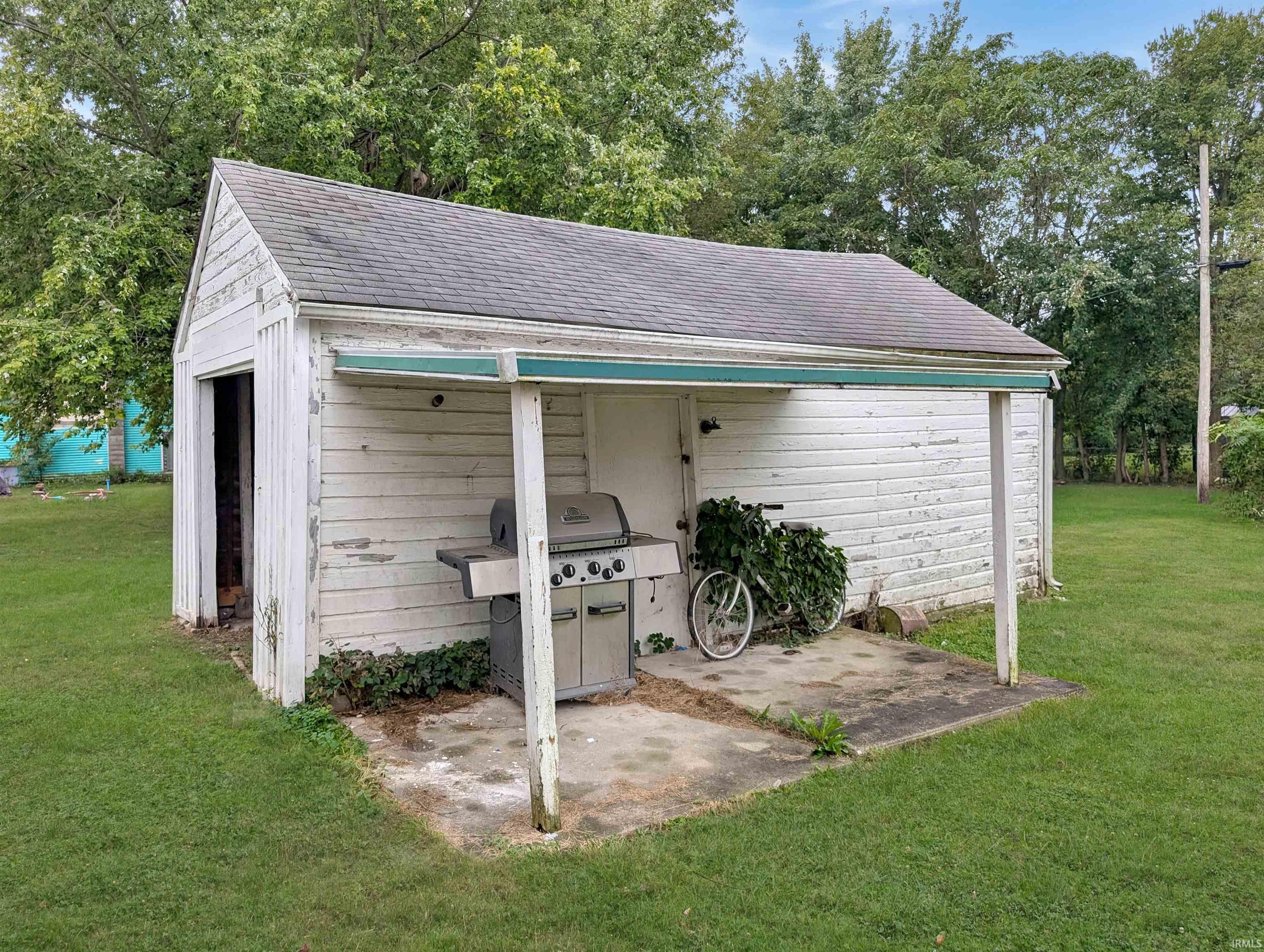 952 Rossville Ave