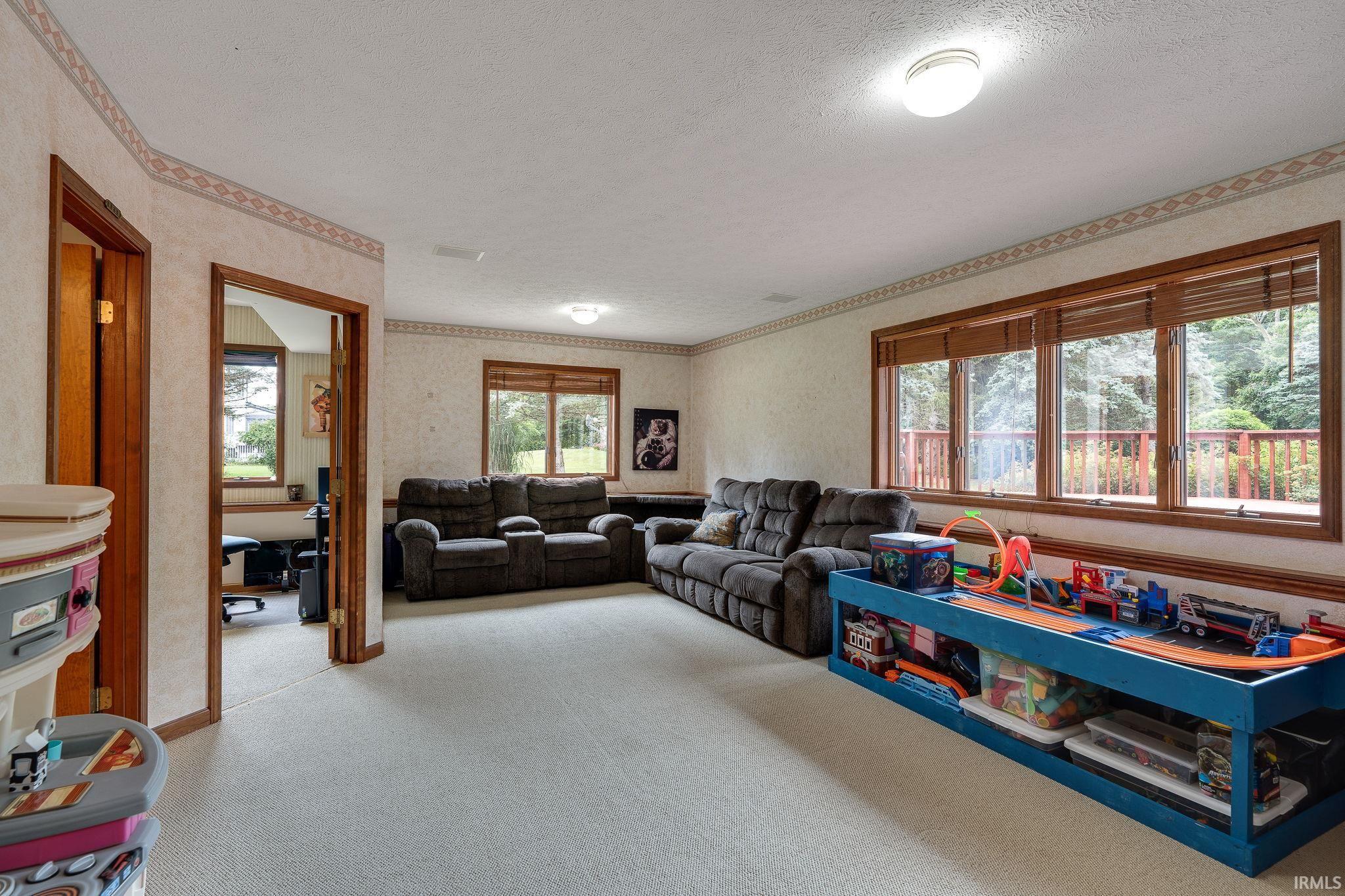 5528 Blackberry Lane
