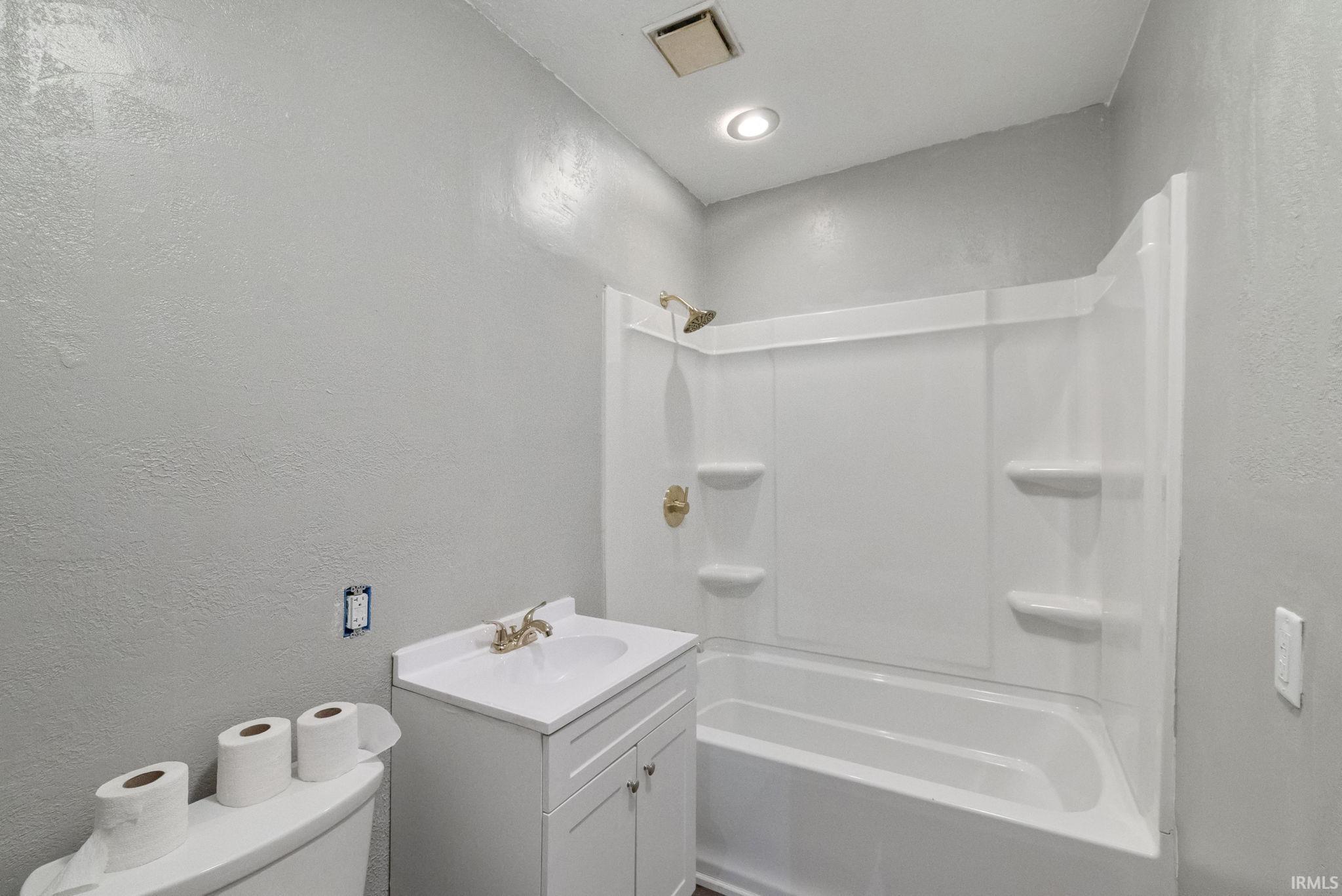 551 E Green Street Unit: 3