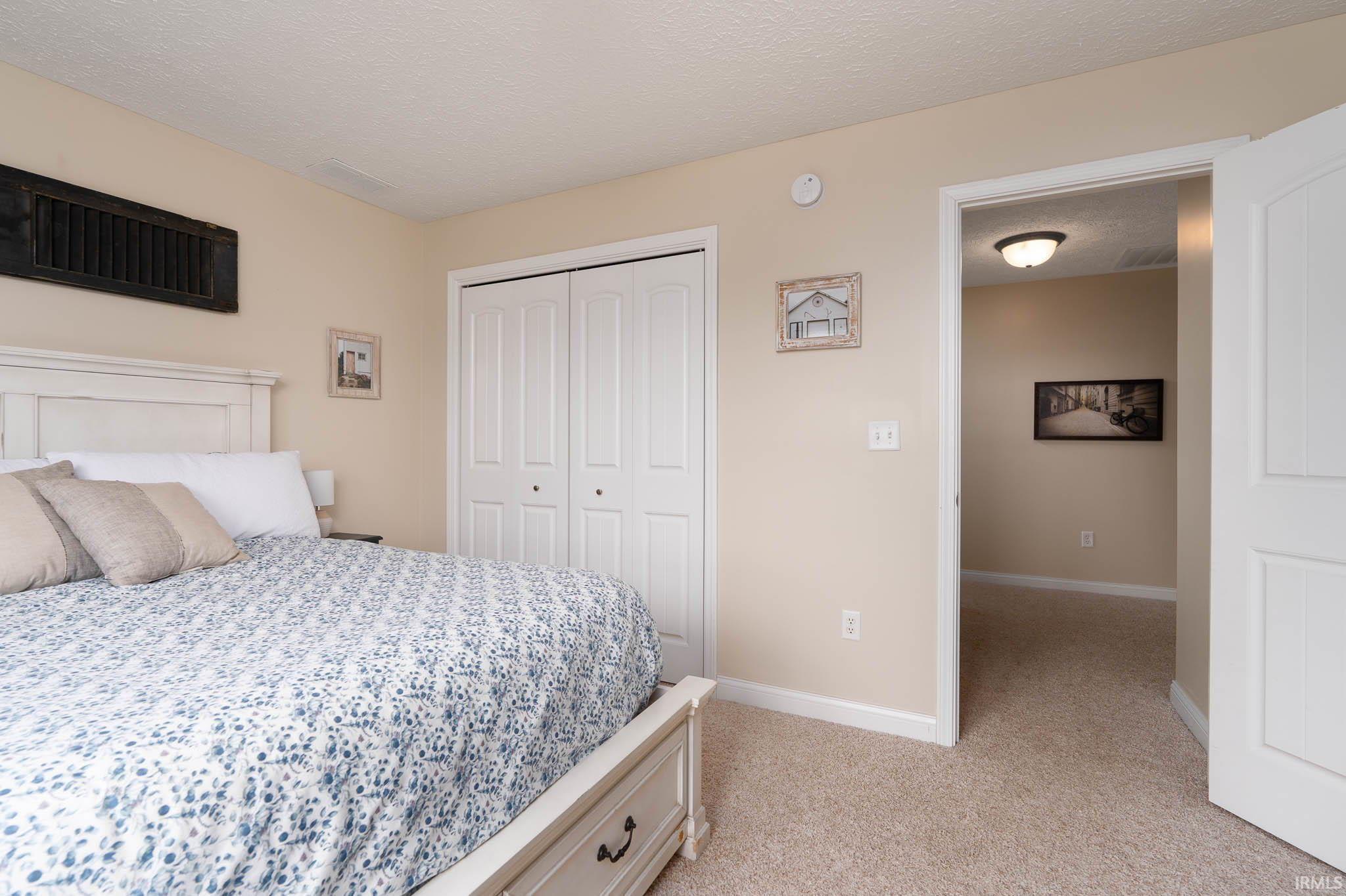 936 N Commodores Lane