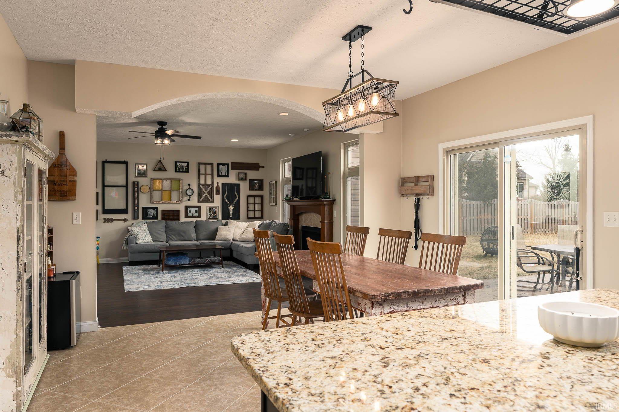 936 N Commodores Lane